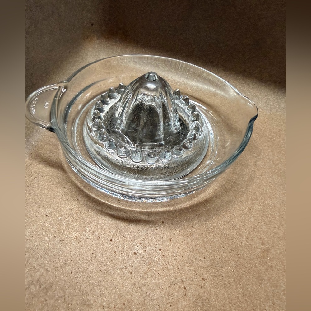 Vintage Clear Glass Citrus Juicer Reamer‎ Made in Mexico